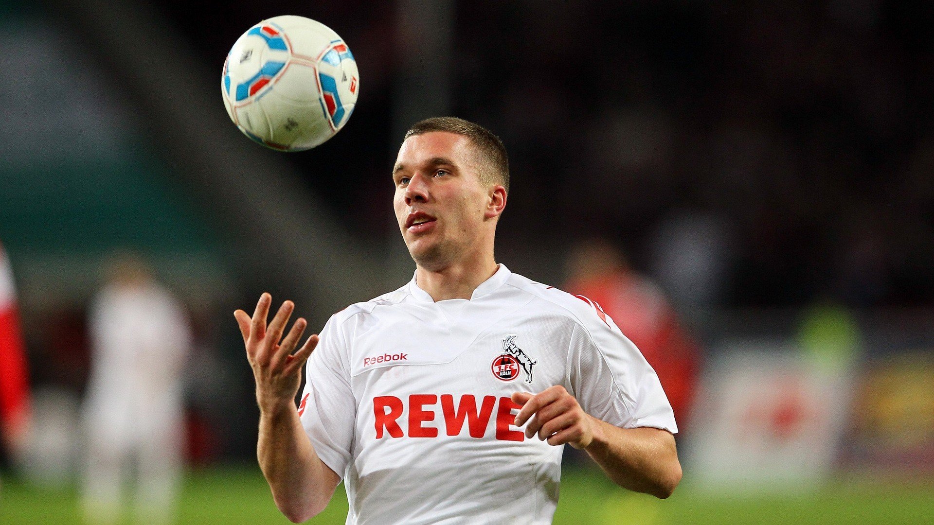 “热刺强攻难掩阿仙奴的闪电反击”