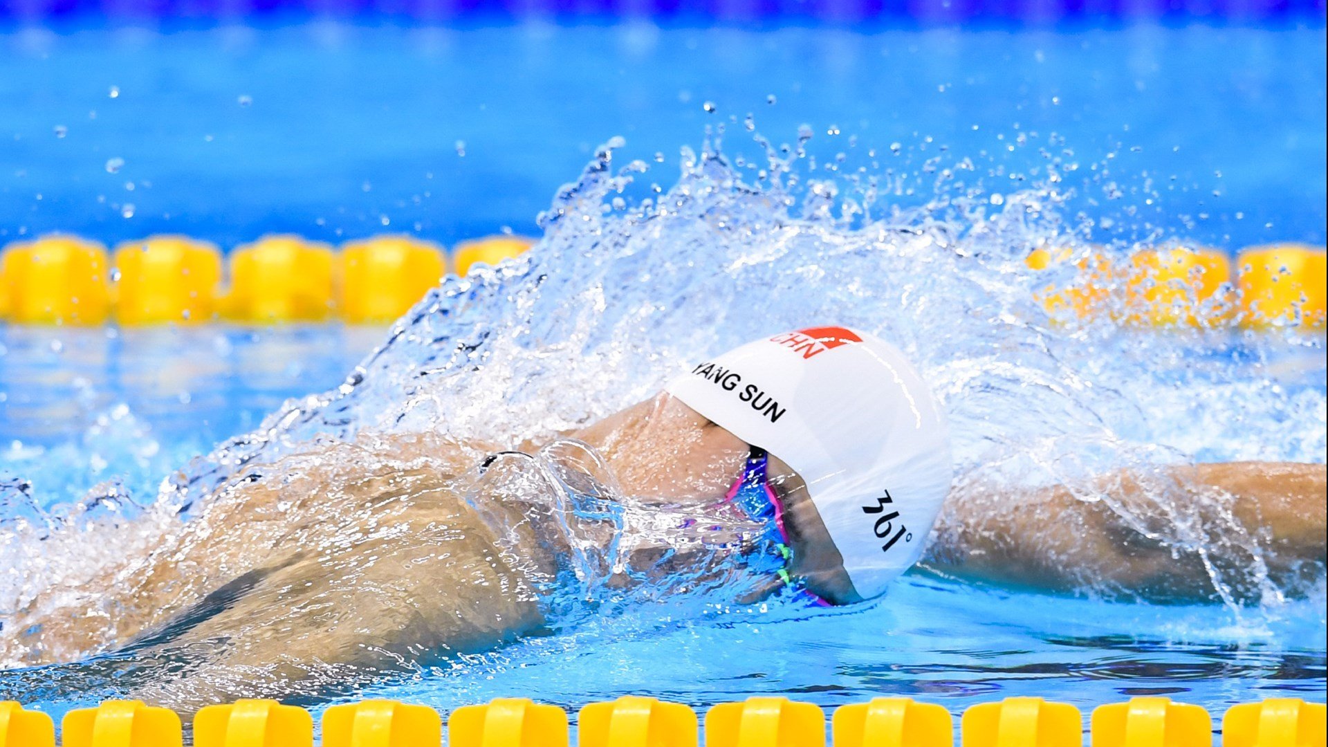 自由泳划水周期与转身效率相关性分析，自由泳划手和转体的配合